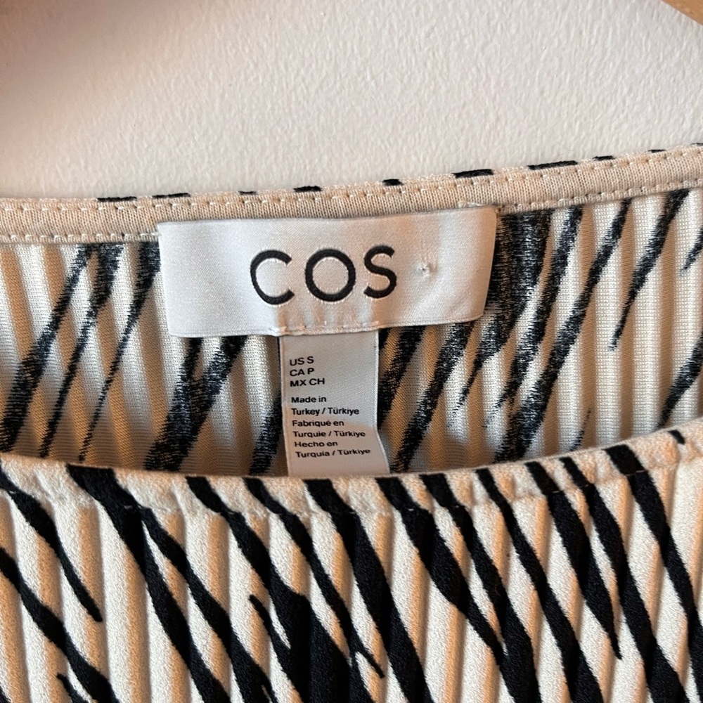 COS Rounded Pleated Top - Small - Picture 5 of 8